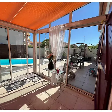 Small With Private Pool Pensión