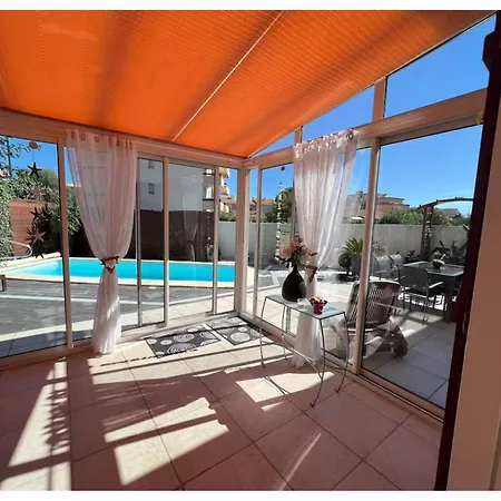 Small With Private Pool Pensión *